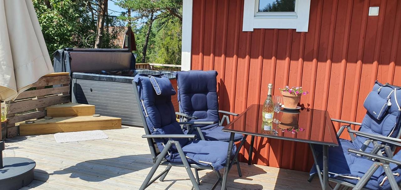 Moeja I Stockholms Skaergard *